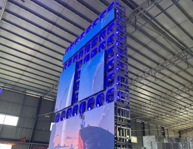 كيف قامت شركة GF-Truss ببناء برج LED بدون أخطاء