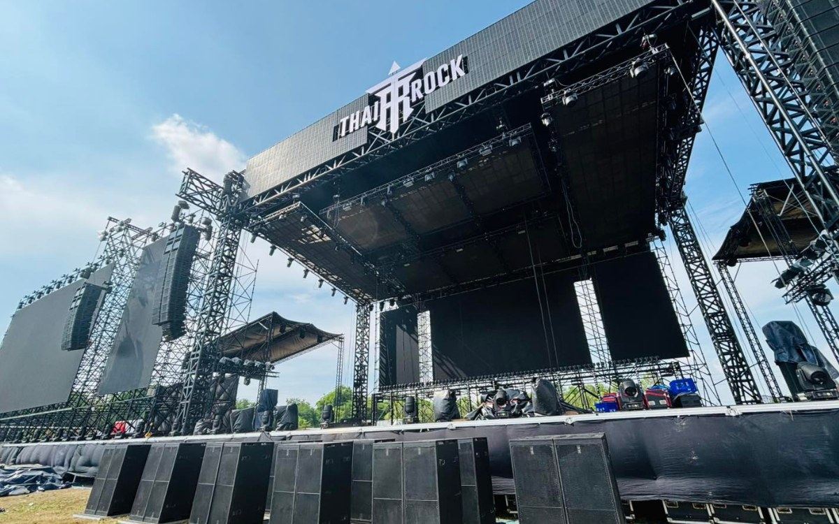 Heavy-duty outdoor concert stage structure