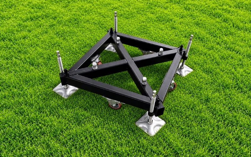 Support base for spigot truss pillars in stage event structures